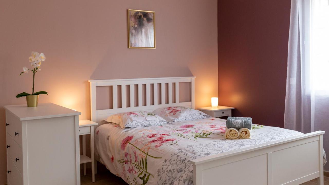 Loc Trotteur Le Pivoine Studio Grand Confort, Gare Sncf De Lourdes Esterno foto
